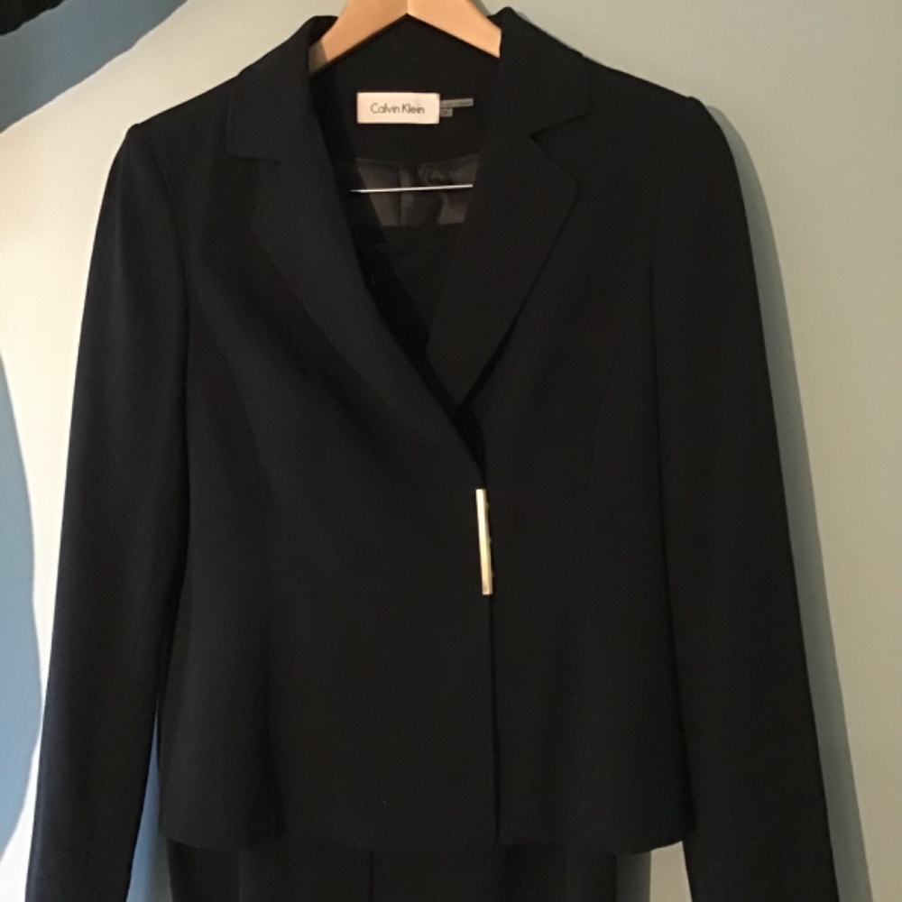 Ladies suit jacket and matching skirt - Picture 3 of 6